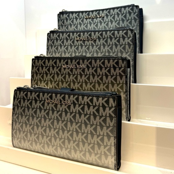Michael Kors Jet Set Large Ombré Signature Logo Wristlet Navy Blue Multi - Picture 1 of 9